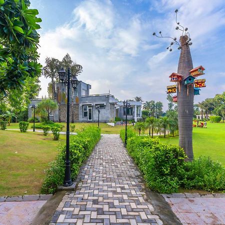 Stayvista At Wandering Vines Indoor Pool 4Bhk Luxury Villa In Delhi Sohna Exterior photo