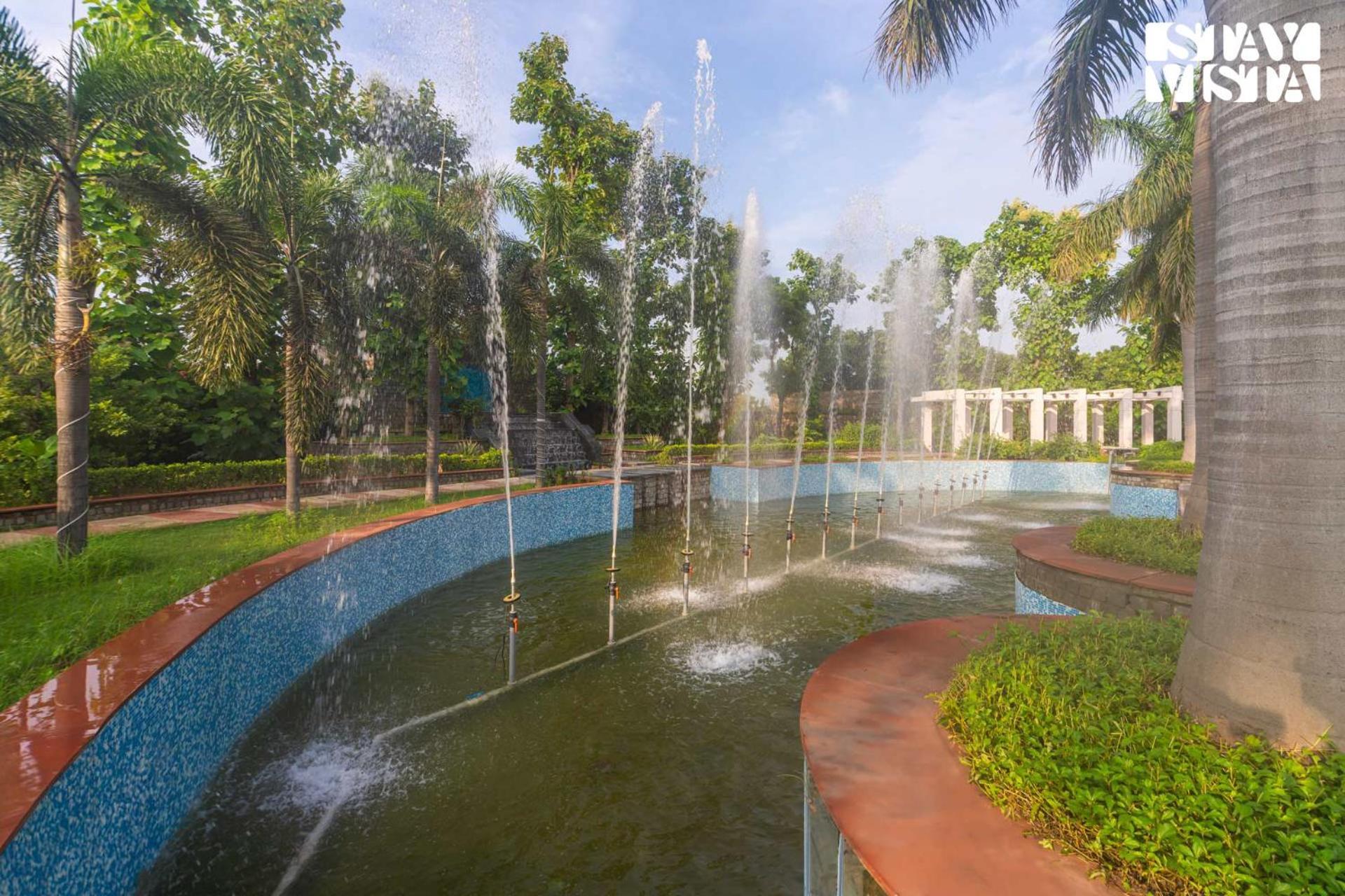 Stayvista At Wandering Vines Indoor Pool 4Bhk Luxury Villa In Delhi Sohna Exterior photo