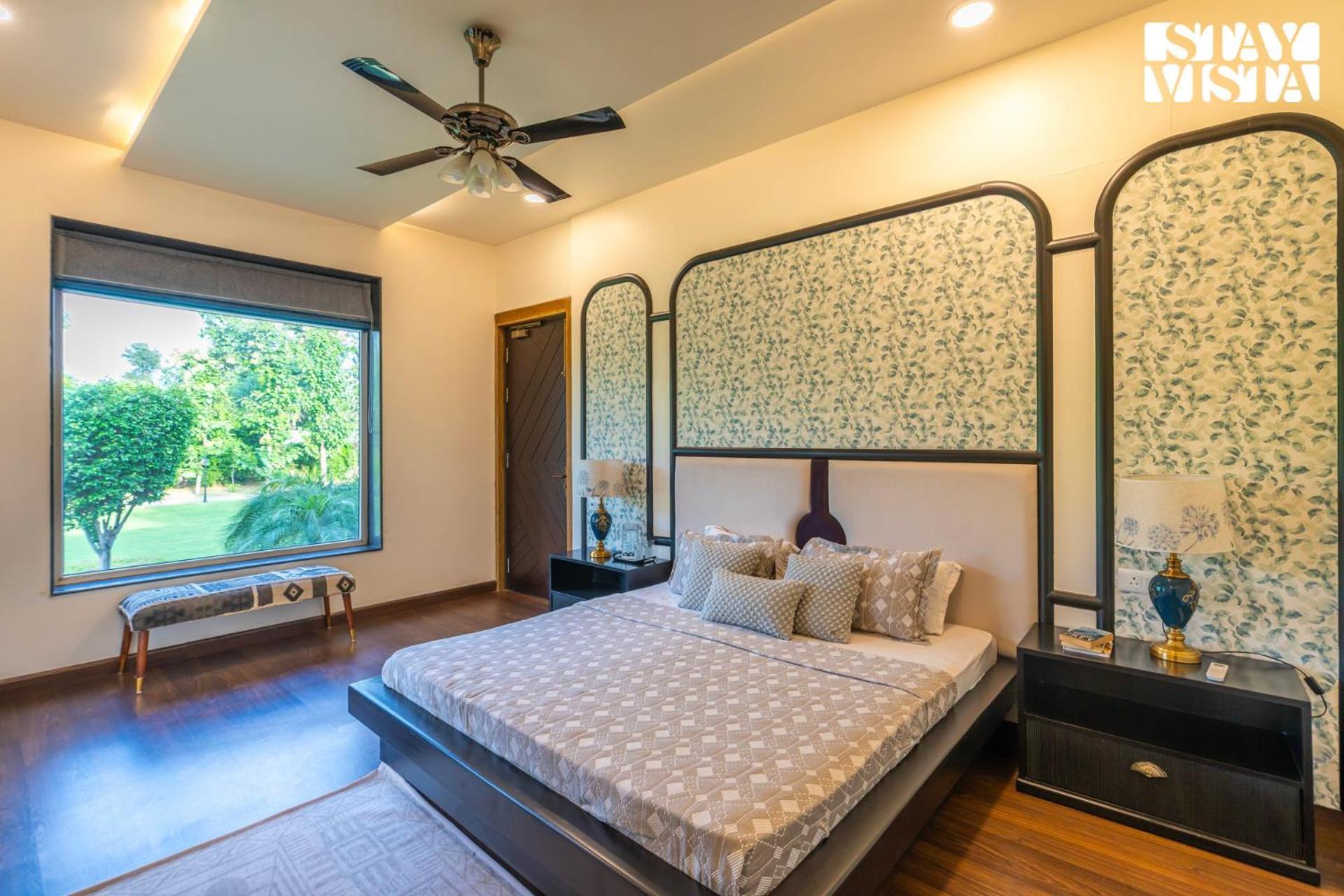 Stayvista At Wandering Vines Indoor Pool 4Bhk Luxury Villa In Delhi Sohna Exterior photo