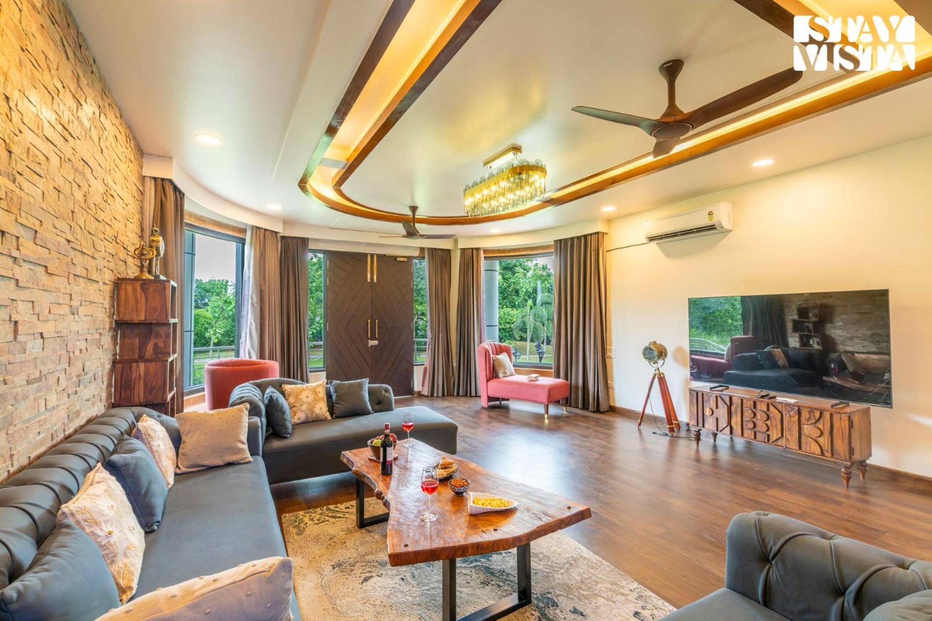 Stayvista At Wandering Vines Indoor Pool 4Bhk Luxury Villa In Delhi Sohna Exterior photo