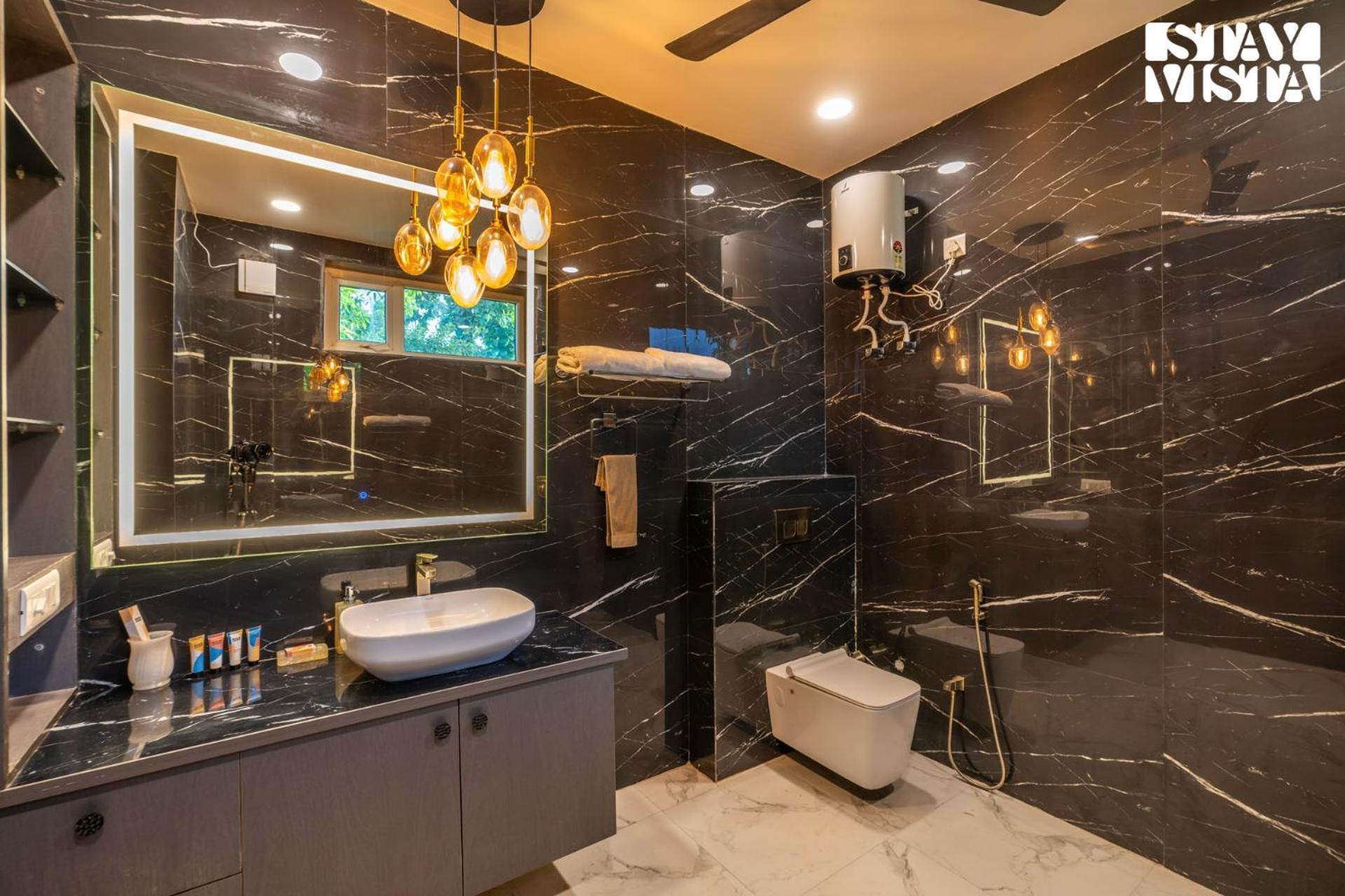 Stayvista At Wandering Vines Indoor Pool 4Bhk Luxury Villa In Delhi Sohna Exterior photo