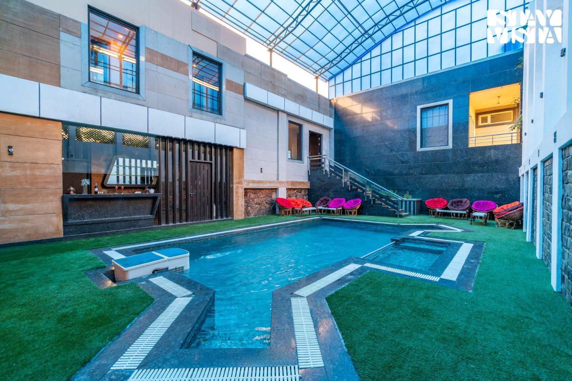 Stayvista At Wandering Vines Indoor Pool 4Bhk Luxury Villa In Delhi Sohna Exterior photo