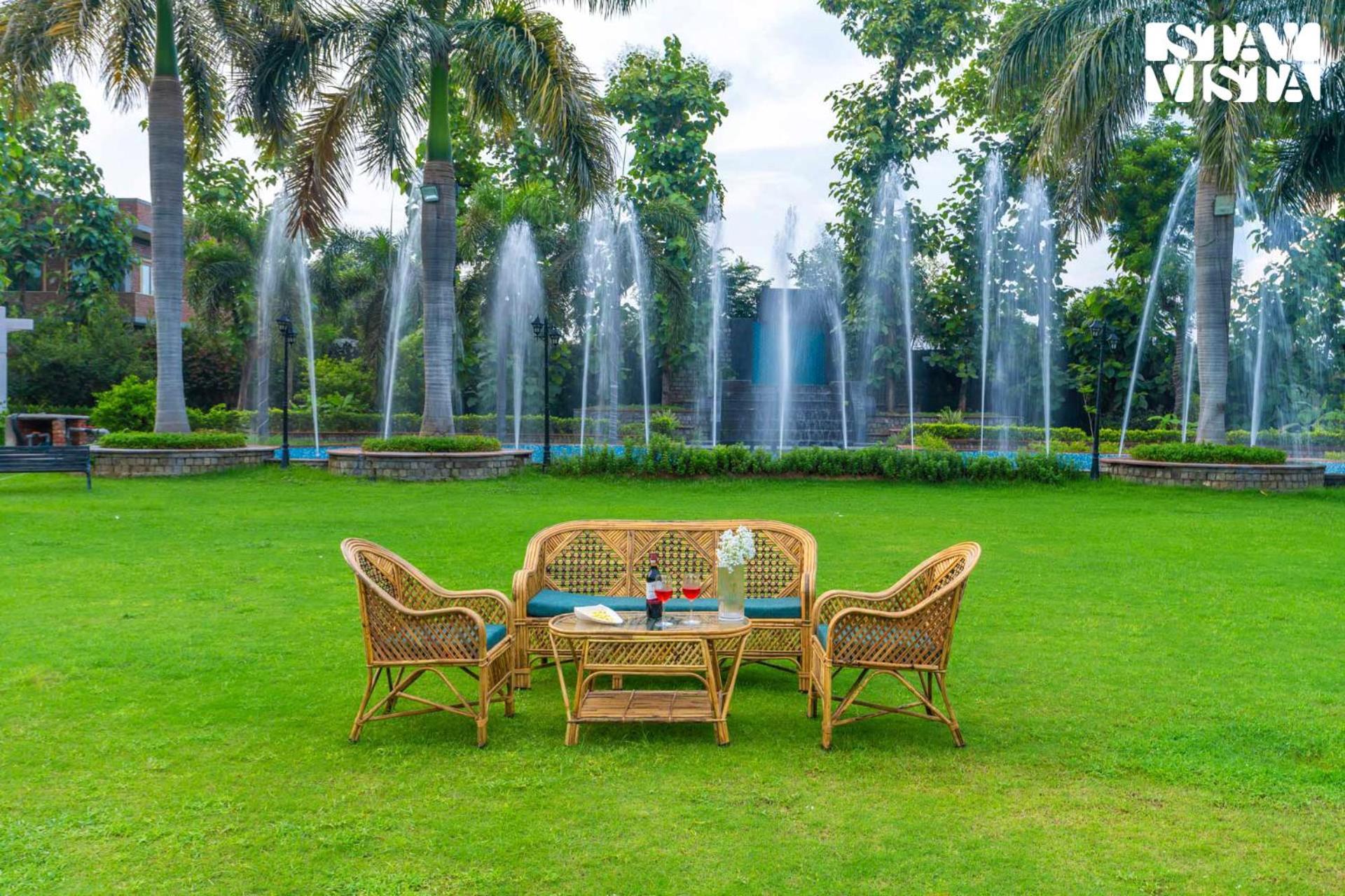 Stayvista At Wandering Vines Indoor Pool 4Bhk Luxury Villa In Delhi Sohna Exterior photo