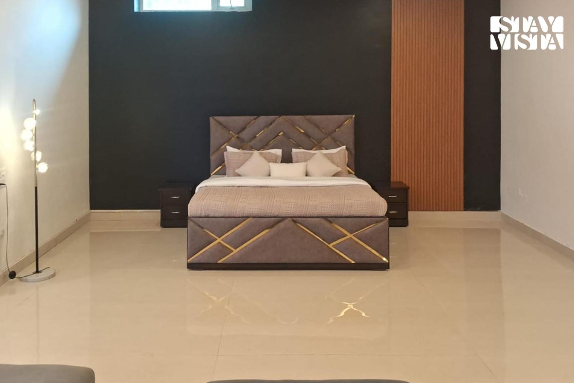 Stayvista At Wandering Vines Indoor Pool 4Bhk Luxury Villa In Delhi Sohna Exterior photo