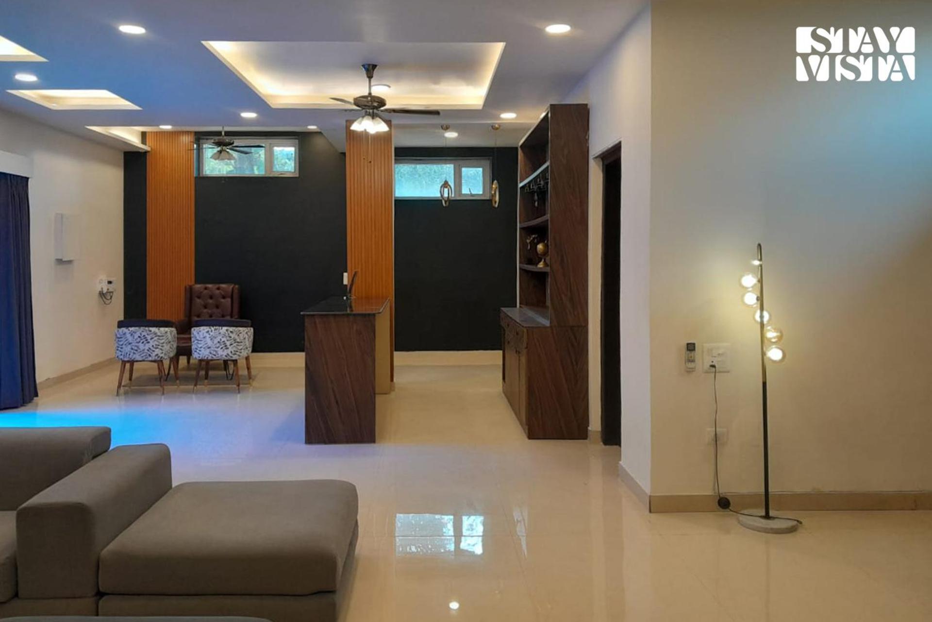 Stayvista At Wandering Vines Indoor Pool 4Bhk Luxury Villa In Delhi Sohna Exterior photo